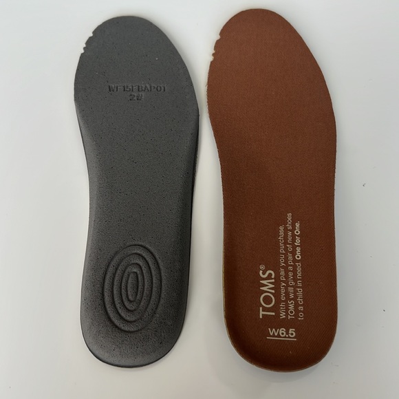 New TOMS classic canvas sneaker - Picture 7 of 10